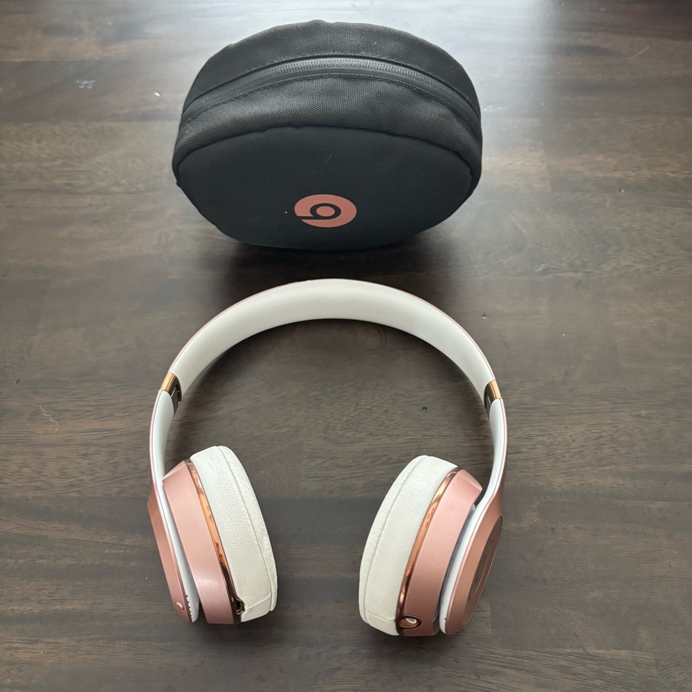 Beats Solo 3 On Ear Headphones Rose Gold